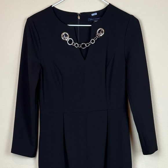 Tommy Hilfiger Black Long Sleeve V-Neck Jumpsuit with Chain Detail; Size 2 - Picture 2 of 13